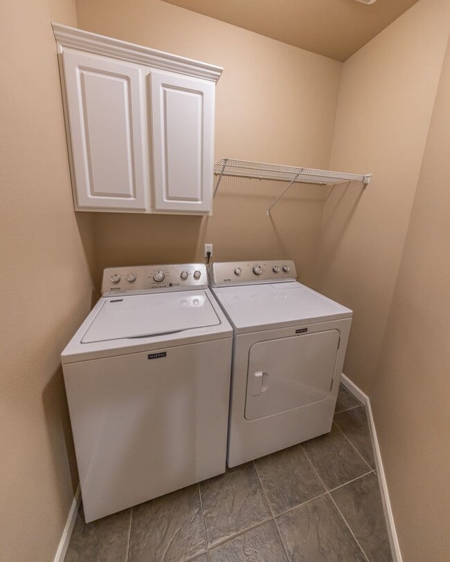 Building Photo - One Level Ranch Home - Three Bedrooms with Central Air / No HOA