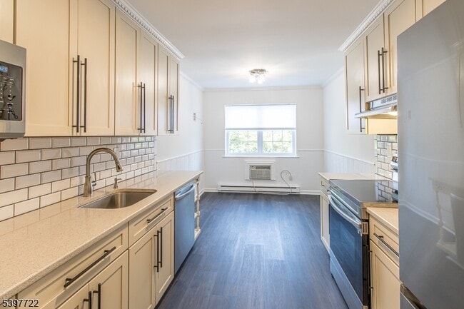 Building Photo - 530 Park Ave