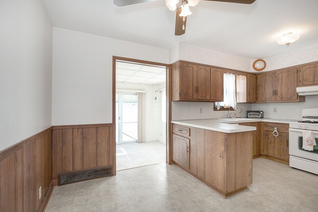 Building Photo - Charming 3 bedroom/2 bath House, Parma!