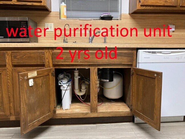 Building Photo - 2734 Colony Dr