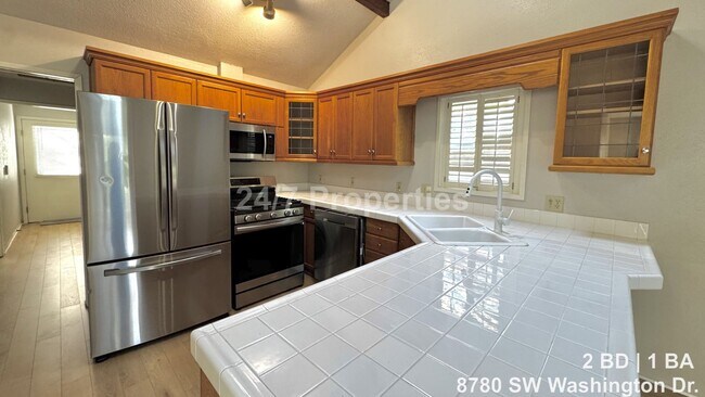 Building Photo - Bright 2 BD | 1 BA Home - A Hidden Gem in Garden Home!