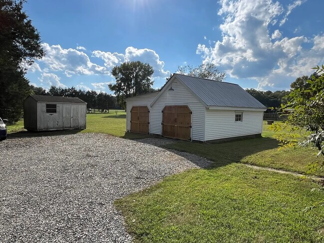 Building Photo - 8253 Stumpy Rd