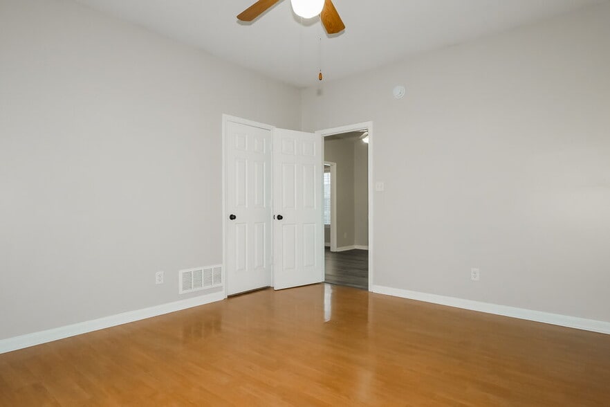 Building Photo - 8170 Timber Knoll Ln
