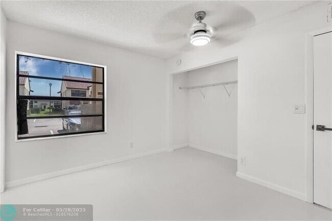 Building Photo - 201 Freedom Ct