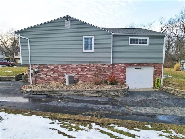 Building Photo - 108 Whitney Dr