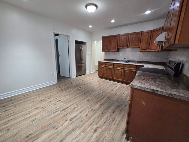 Building Photo - 1709 Kerrigan Ave