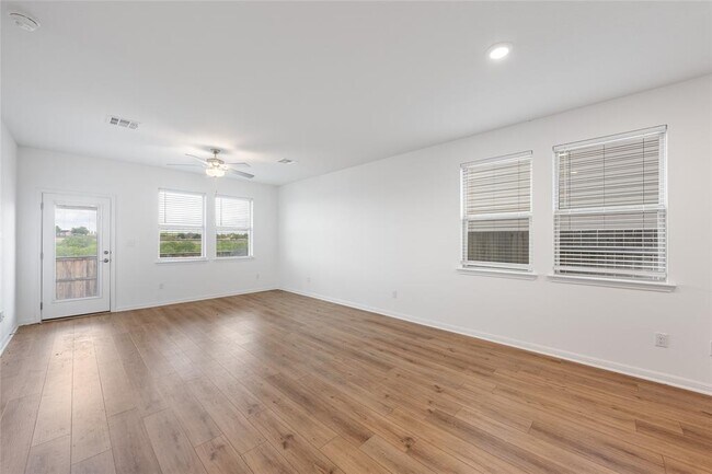 Building Photo - 751 Papaya Dr