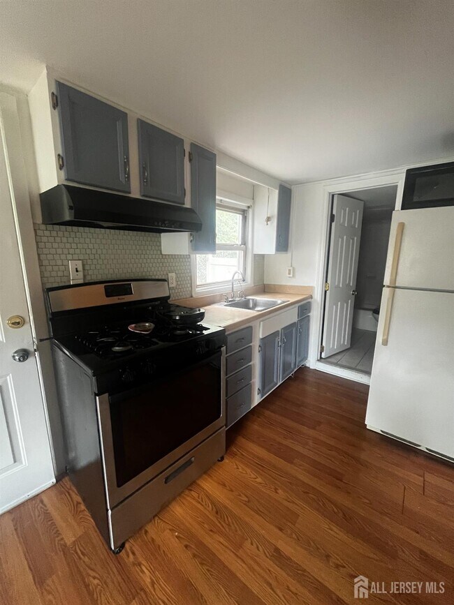 Building Photo - 31 Duclos Ln