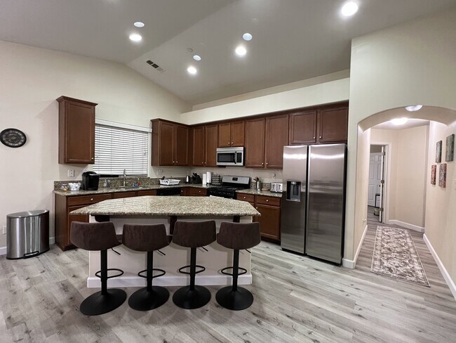 Building Photo - 5210 Sweet Sunblaze Ave