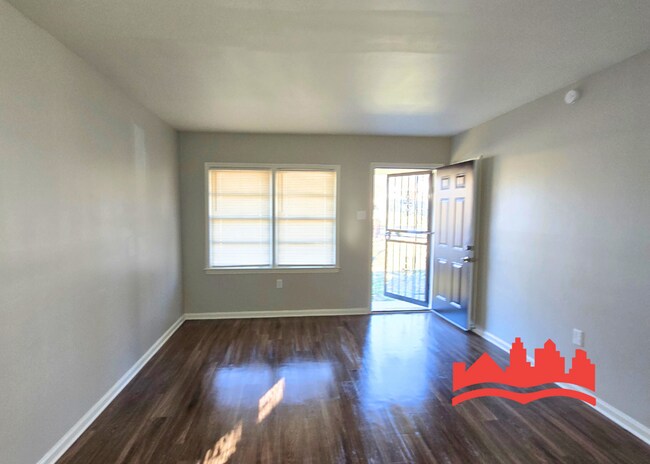 Building Photo - 3388 Charlotte Rd