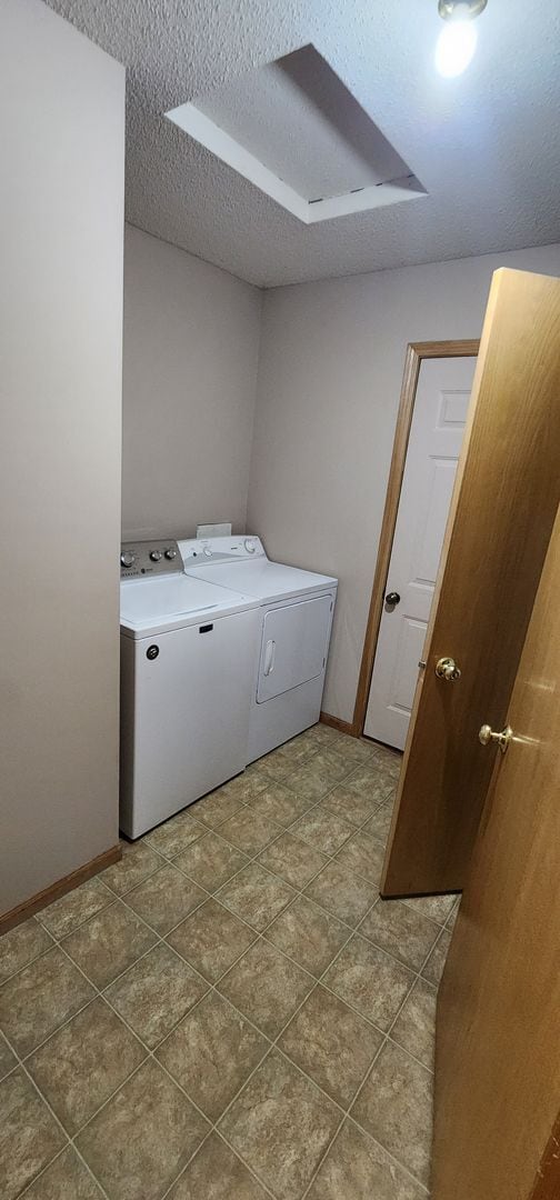 Building Photo - Beautiful 3 Bed, End Unit, Town Home for Rent