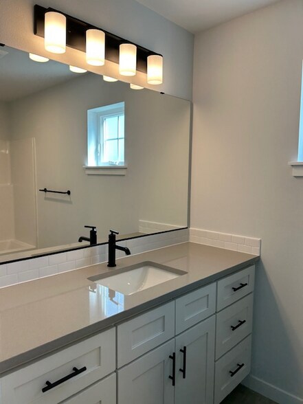 Building Photo - 522 E Sunset Dr