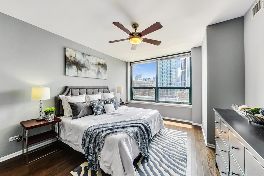 Master Bedroom - 400 W Ontario St