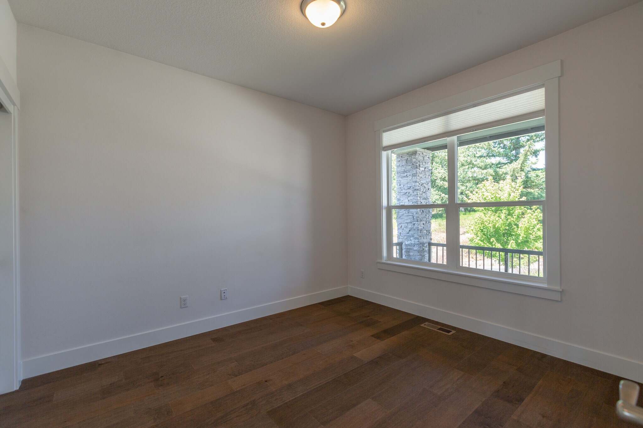 Den - 3352 NE Spruce Dr