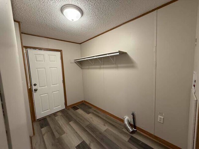 Building Photo - Spacious & Affordable 3BR Home in Belleville - Pet-Friendly, Central AC & Only $900!