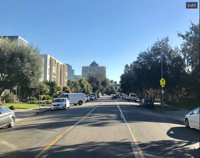 Central Ave - 1126 N Central Ave