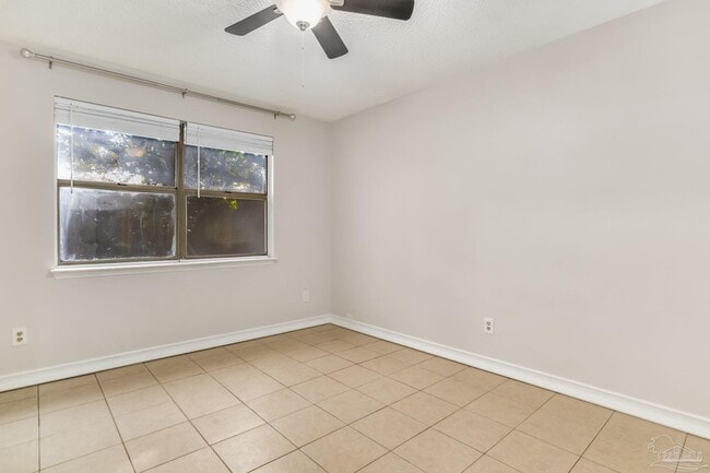 Building Photo - 207 McClure Dr