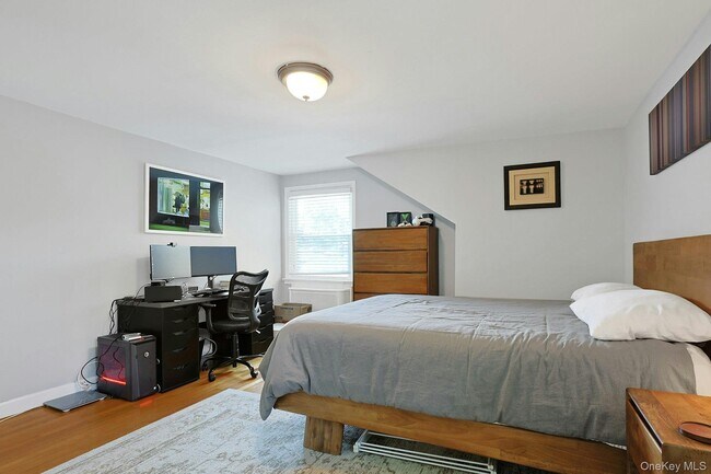 Building Photo - 107 Wallace St