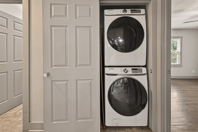 Building Photo - 717 W 30th St