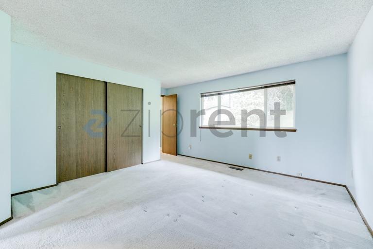 Building Photo - Unit