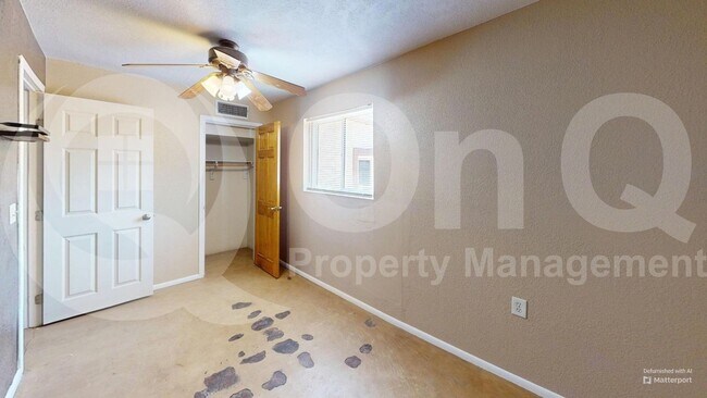 Building Photo - 906 E Halcyon Rd