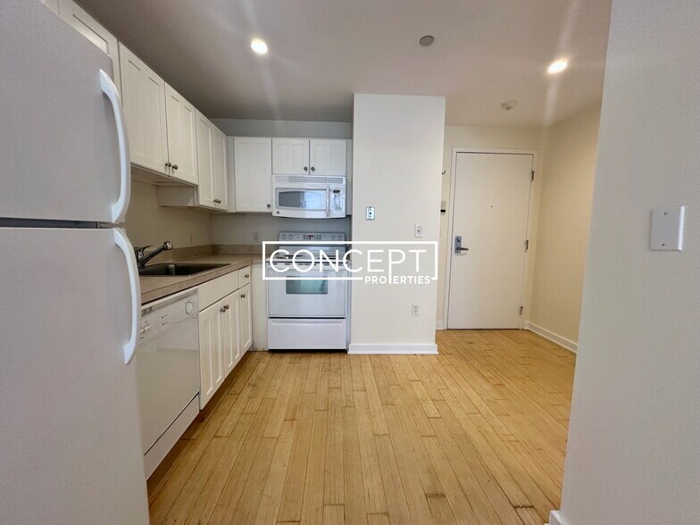 Building Photo - 40 Boylston St