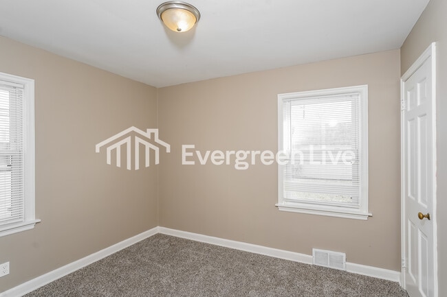 Building Photo - 4854 N 73rd St