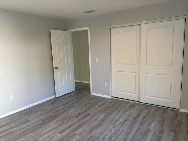 Building Photo - 190 Ventris Ave W