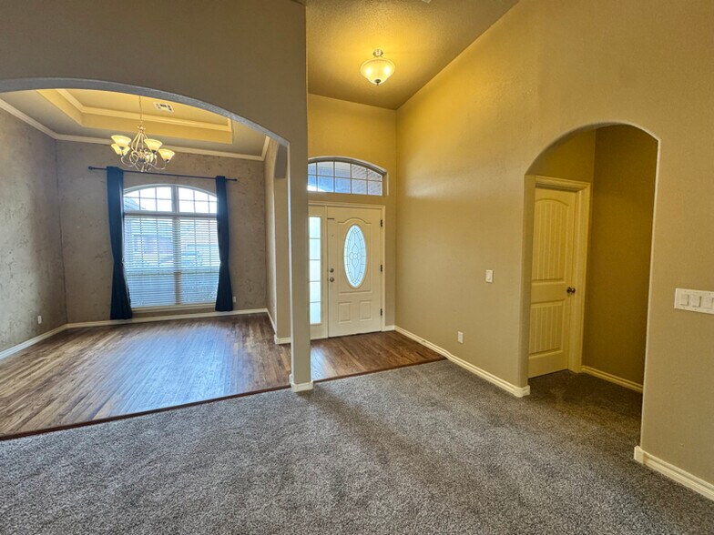 Building Photo - 1801 E Jacksonville St