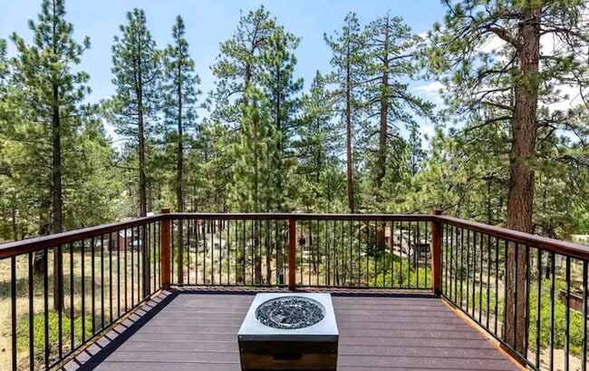 Building Photo - Serene Lakeview Cabin