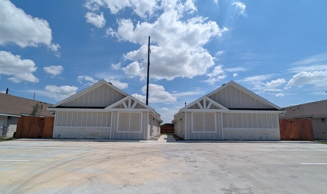 Building Photo - 2013 Southridge Ave