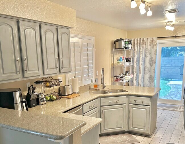 Building Photo - 10029 Biscayne Ln