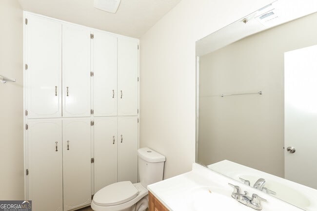 Building Photo - 2845 Woodhollow Ln