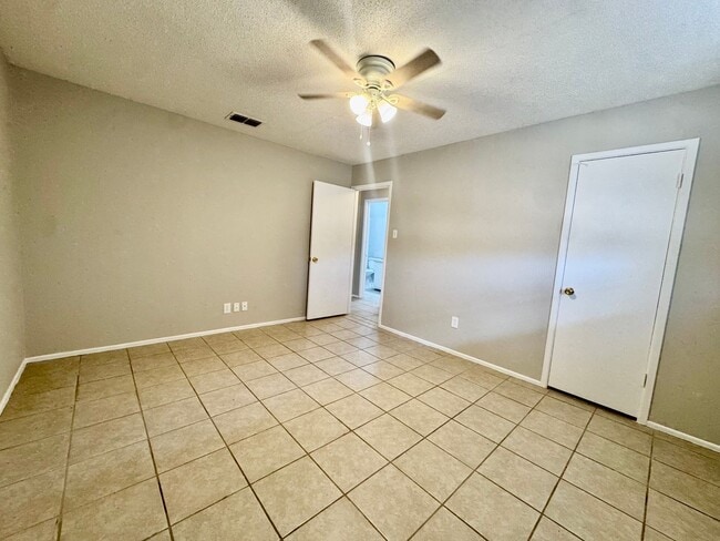 Building Photo - Unbelievable location! Available Today!
