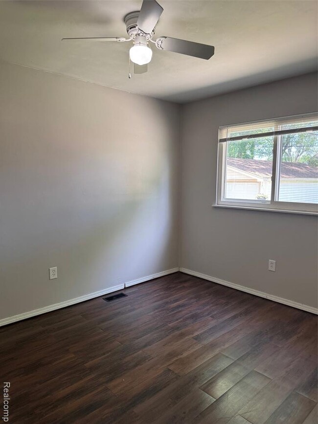 Building Photo - 24755 Trombley St