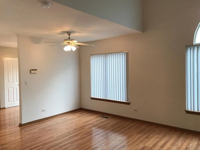 Building Photo - 8 Crabapple Ct