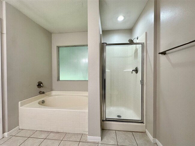 Building Photo - 21907 Willow Downs Dr