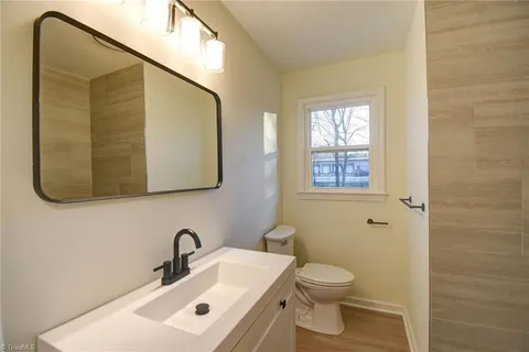 Building Photo - 19 N Forrest Dr