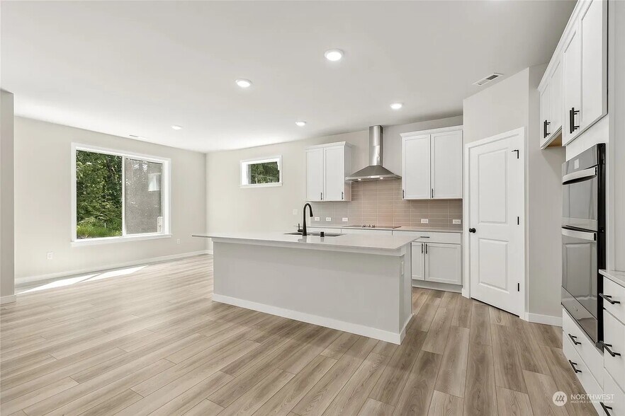 Building Photo - 5141 81st Ave NE