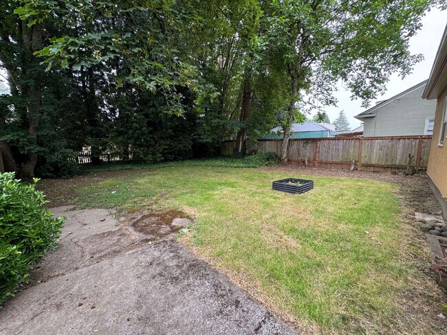 Building Photo - Bungalow in the Heart of Hawthorne Neighbo...