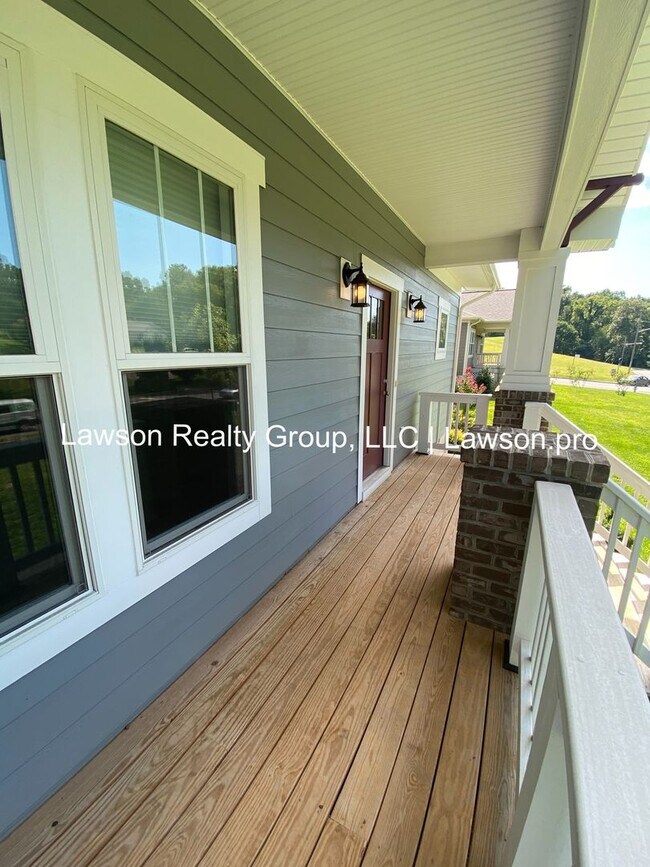 Building Photo - Craftsman Style One Level Living in Southw...