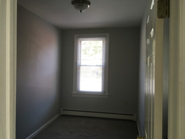 Small bedroom or Office - 65 Race St