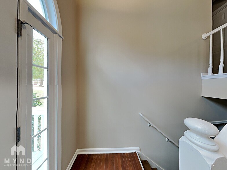 Building Photo - 205 Ivy Ct