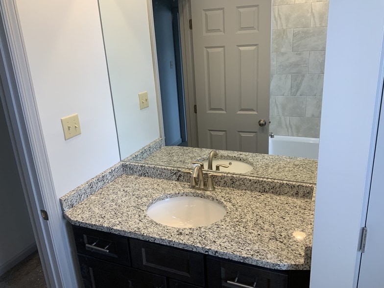 Bathroom - 64 Bridge St