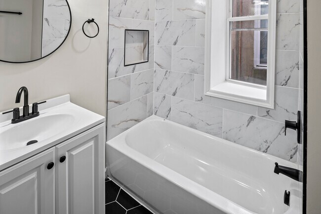 Building Photo - 139 N Lakewood Ave