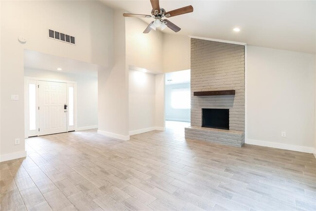 Building Photo - 4719 Hidden Springs Dr