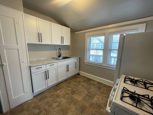 Building Photo - 5563 N 37th St