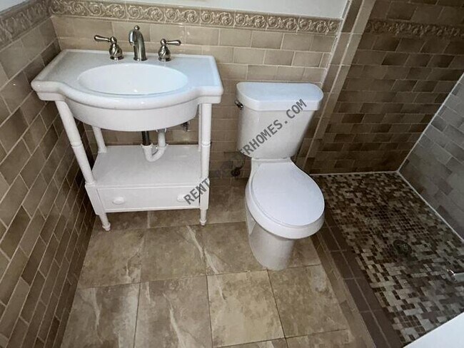 Building Photo - 5406 E 25th Pl