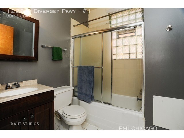 Building Photo - 1222 W Diversey Pkwy