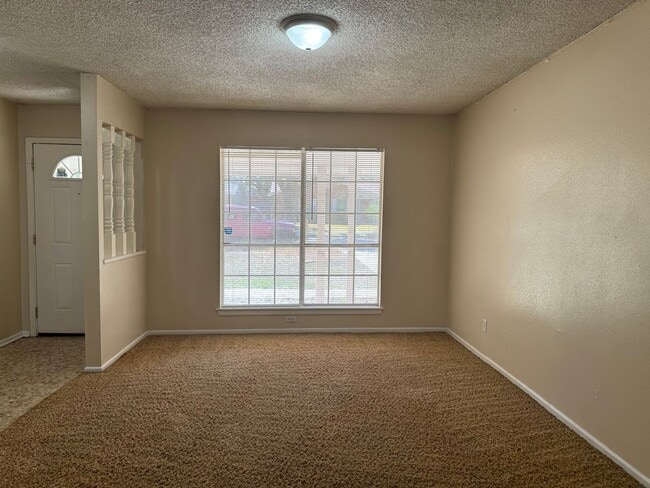 Building Photo - 6919 Moon Lake Dr